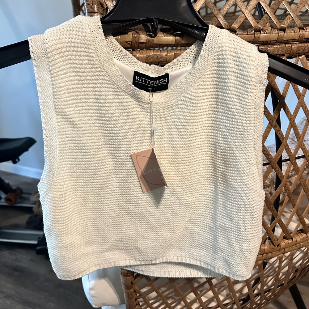 Kittenish White Sleeveless Knit Top